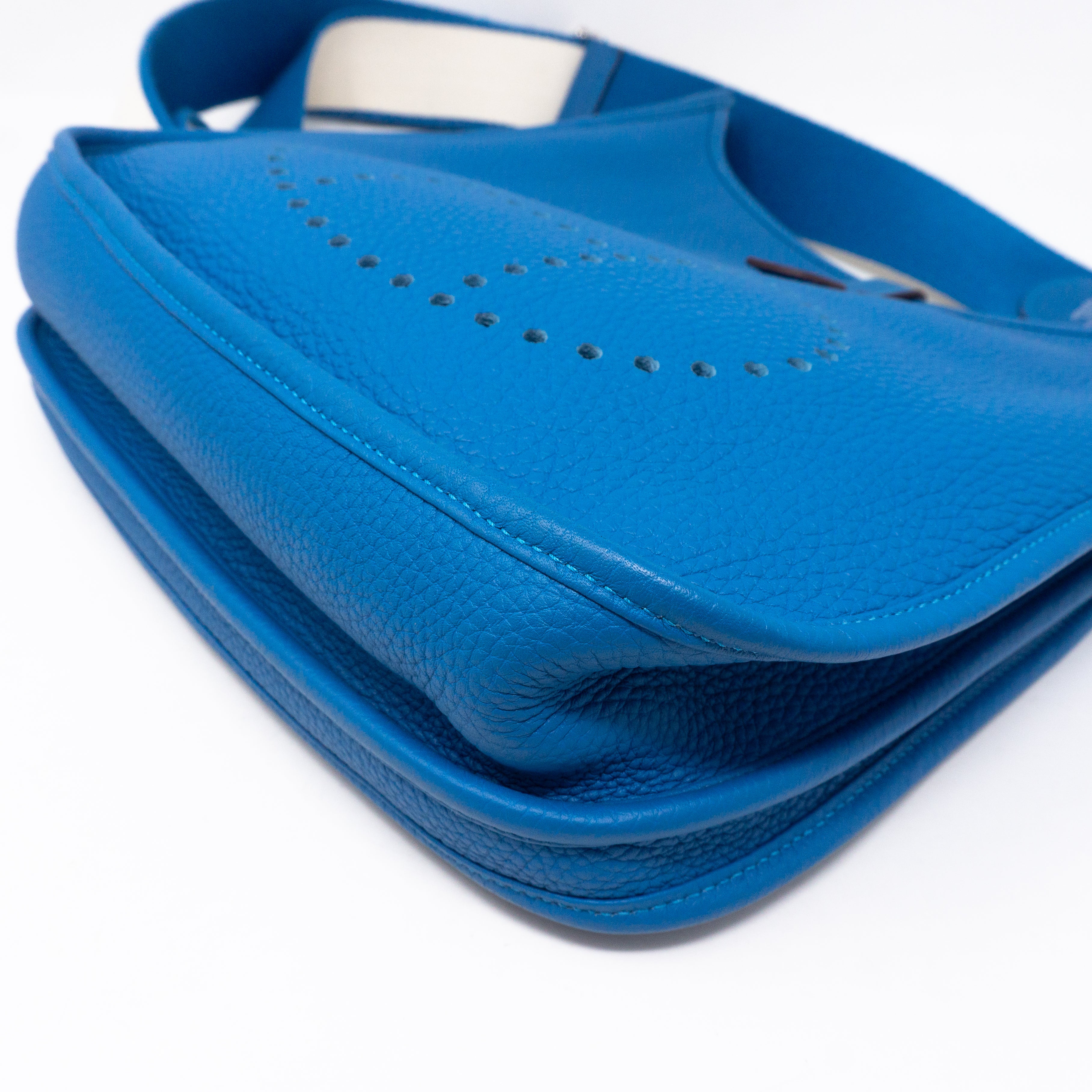 Evelyne III 29 Blue