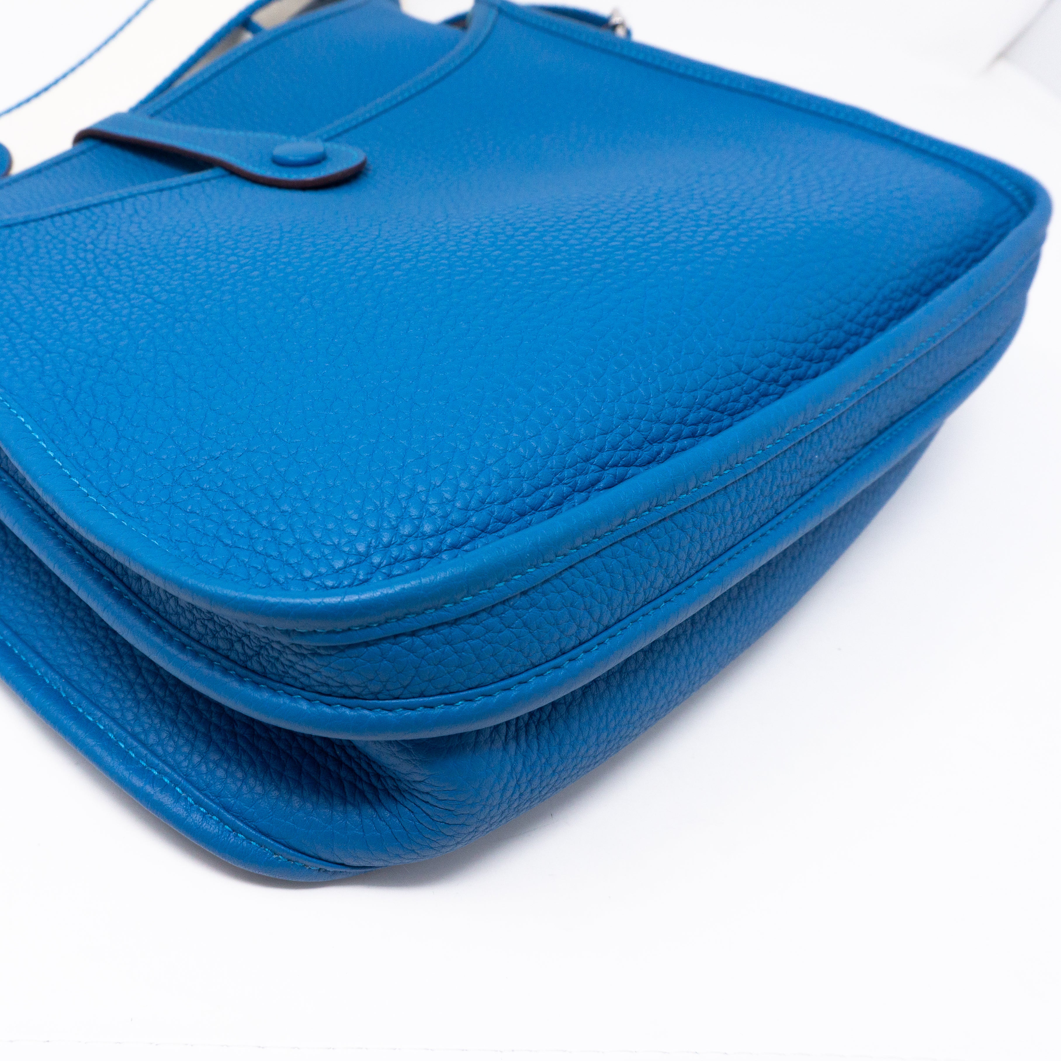 Evelyne III 29 Blue