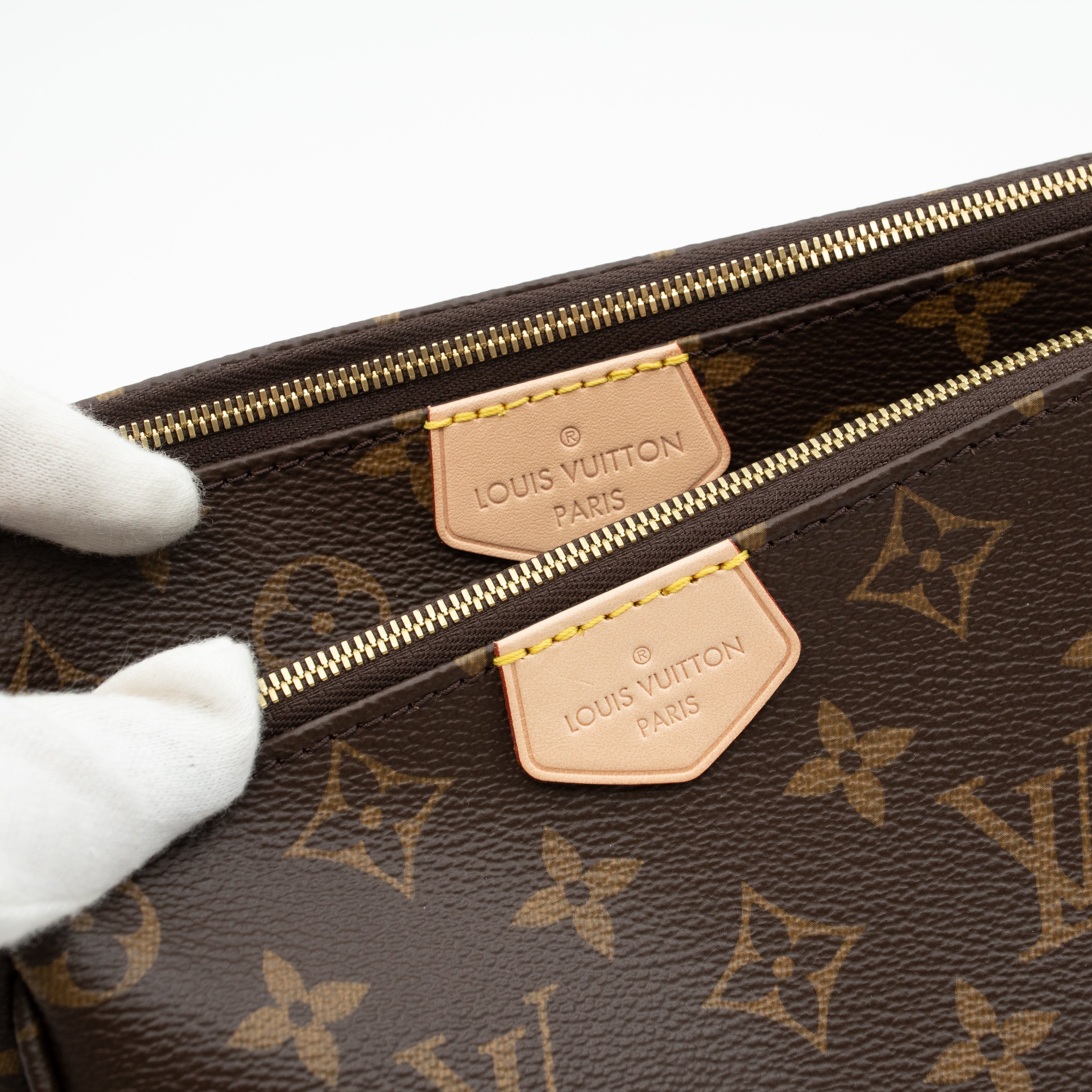 Multi Pochette Accessoires Monogram World Tour