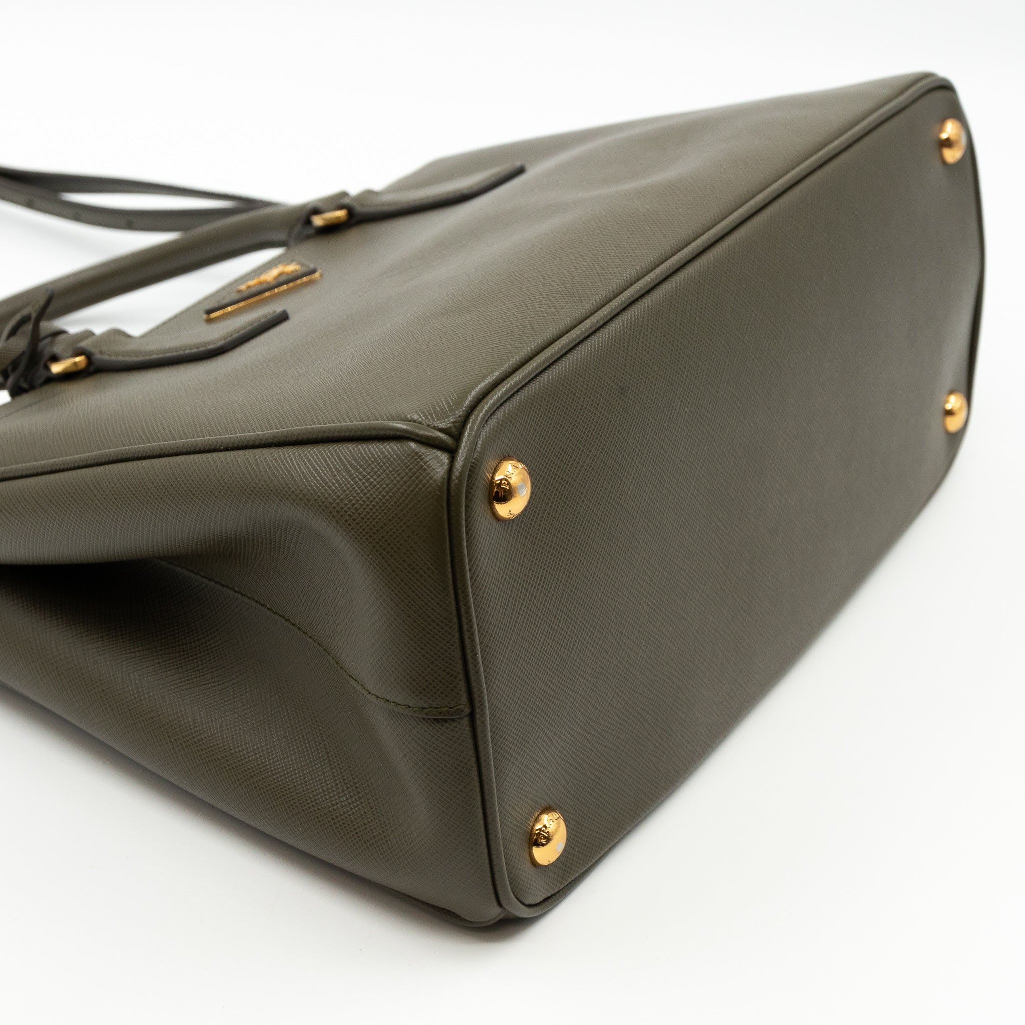 Galleria Medium Double Zip Green Saffiano