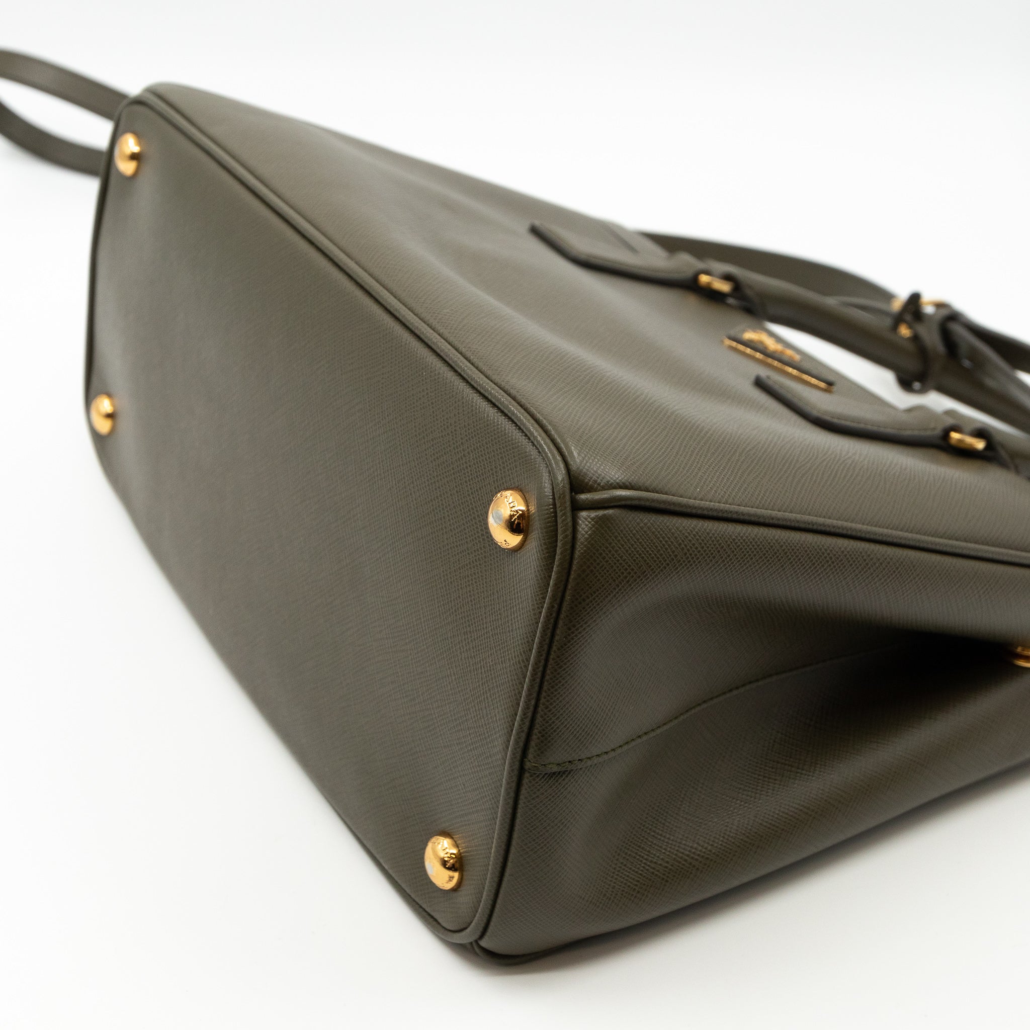 Galleria Medium Double Zip Green Saffiano