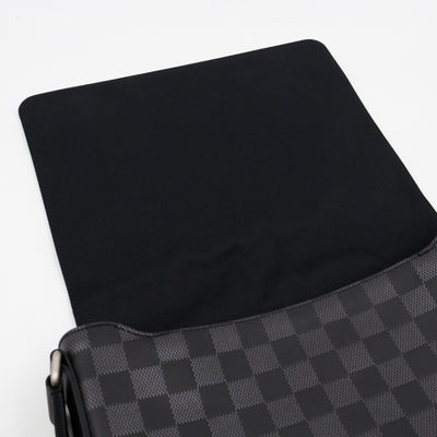 District PM Damier Infini Onyx