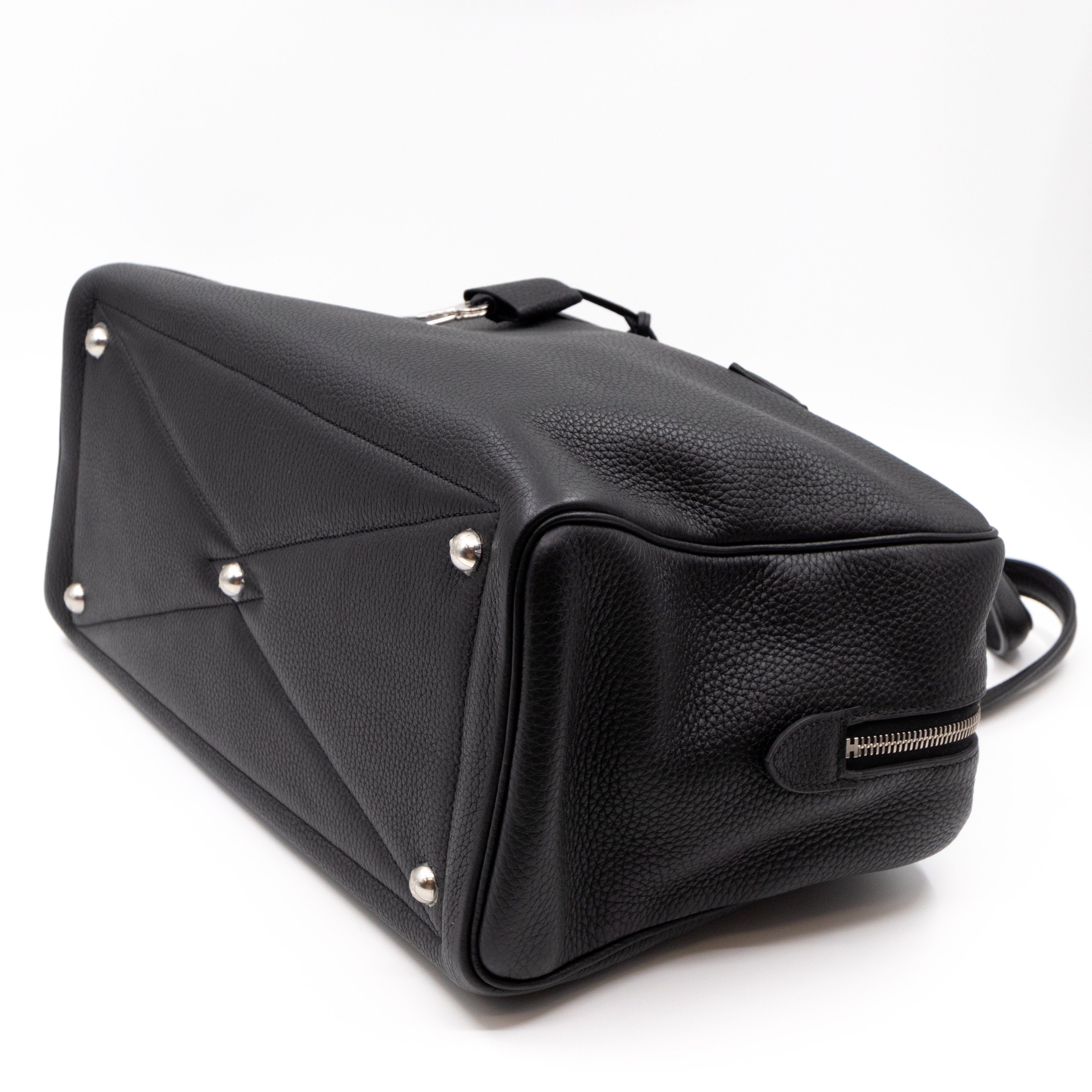 Victoria II 35 Black Leather