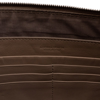Medium Flat Pouch Intrecciato Greige Leather