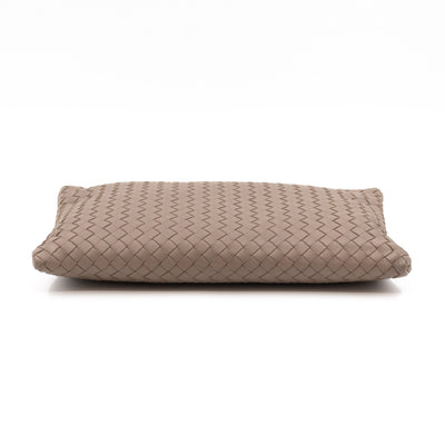 Medium Flat Pouch Intrecciato Greige Leather
