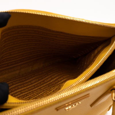 Galleria Medium Double Zip Yellow Saffiano