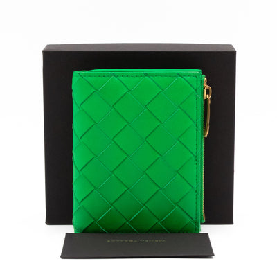 Small Bi-Fold Wallet Parakeet Green Intrecciato Leather