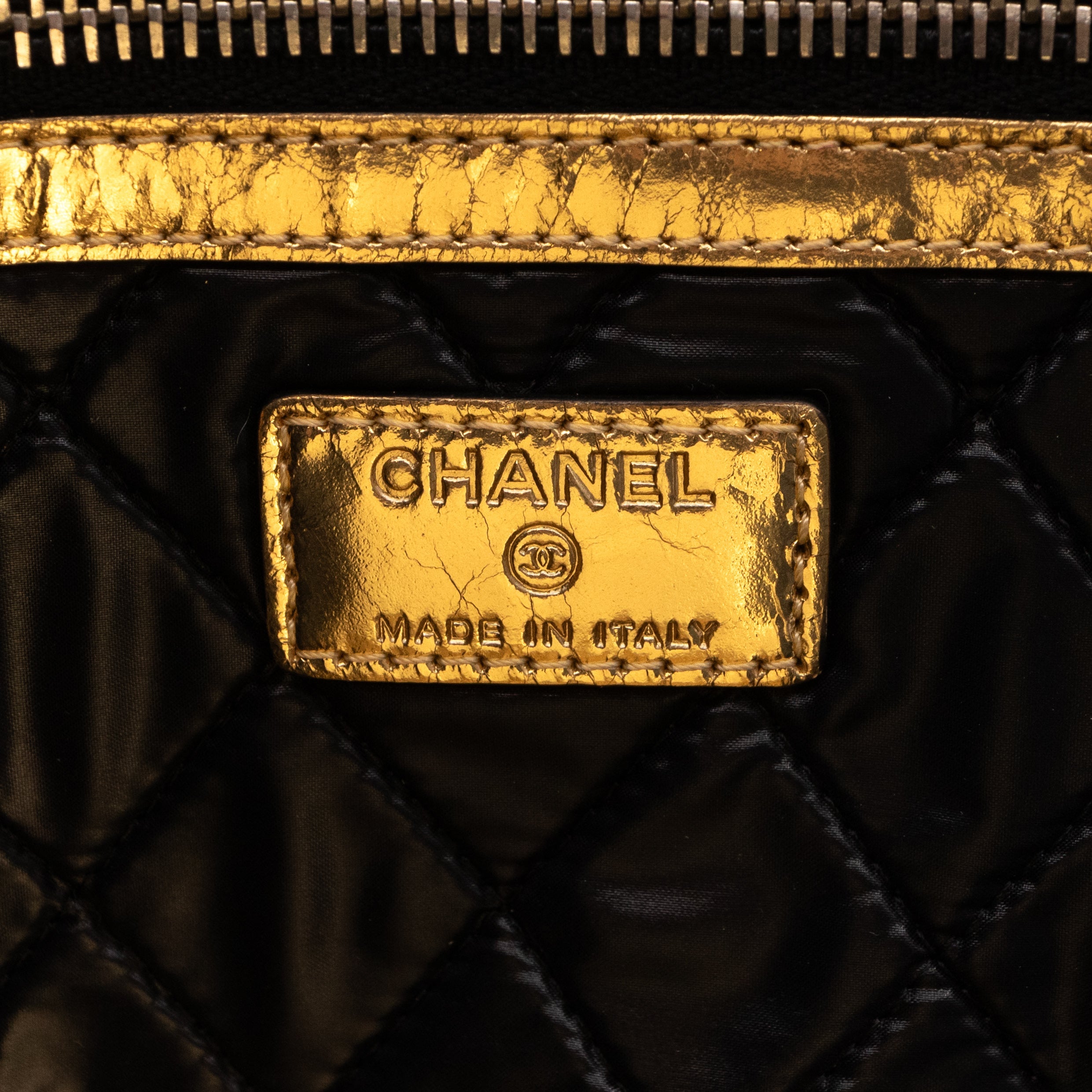 Je Ne Suis Pas En Solde Clutch Gold Metallic Leather