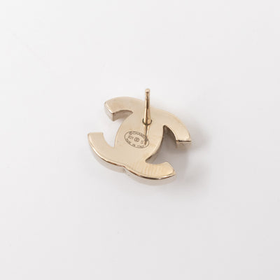 CC Turn-Lock Earrings Light Gold