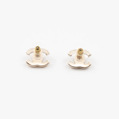 CC Turn-Lock Earrings Light Gold