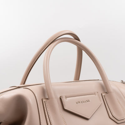 Antigona Soft Bag Medium Dune Leather