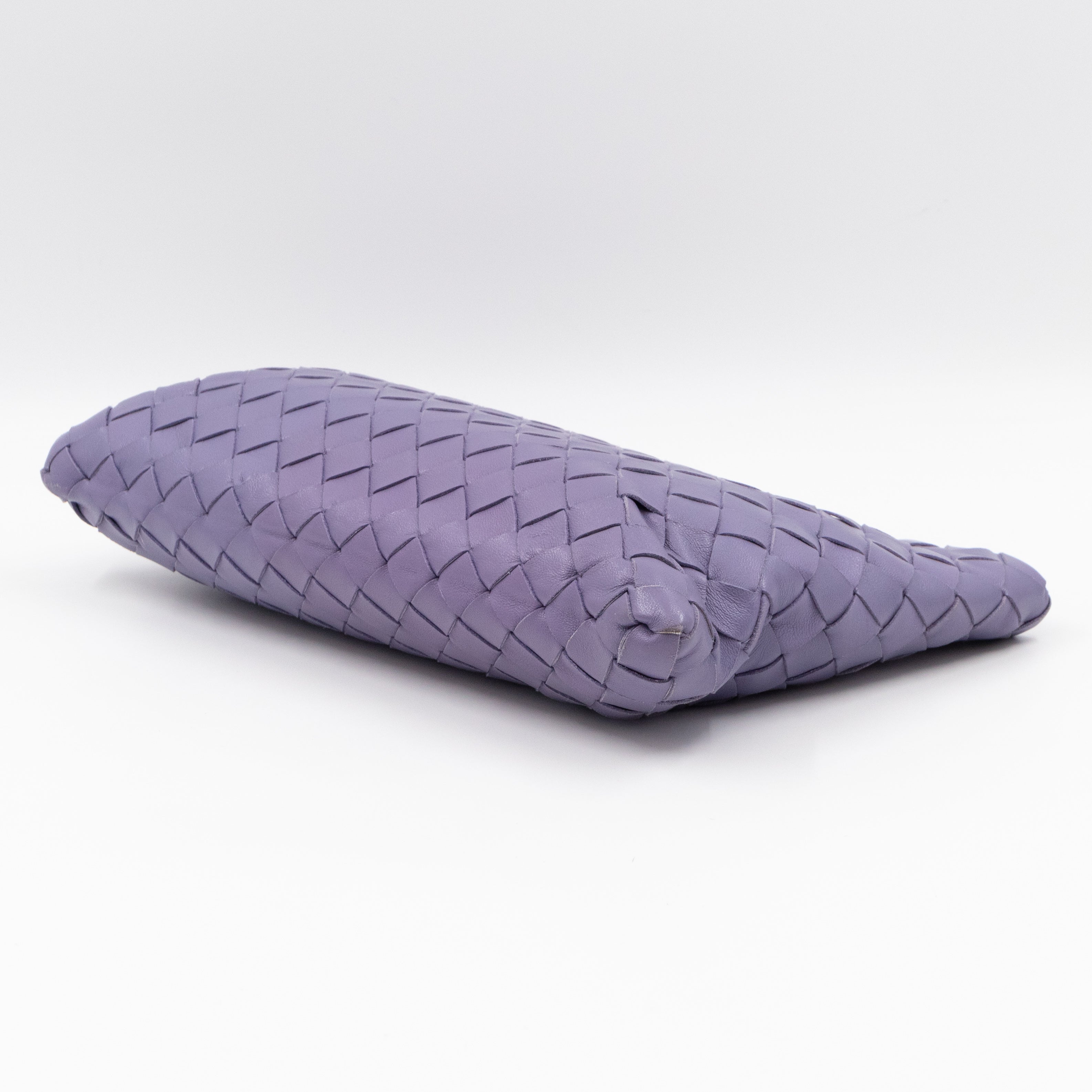 Medium Flat Pouch Intrecciato Lavender Leather