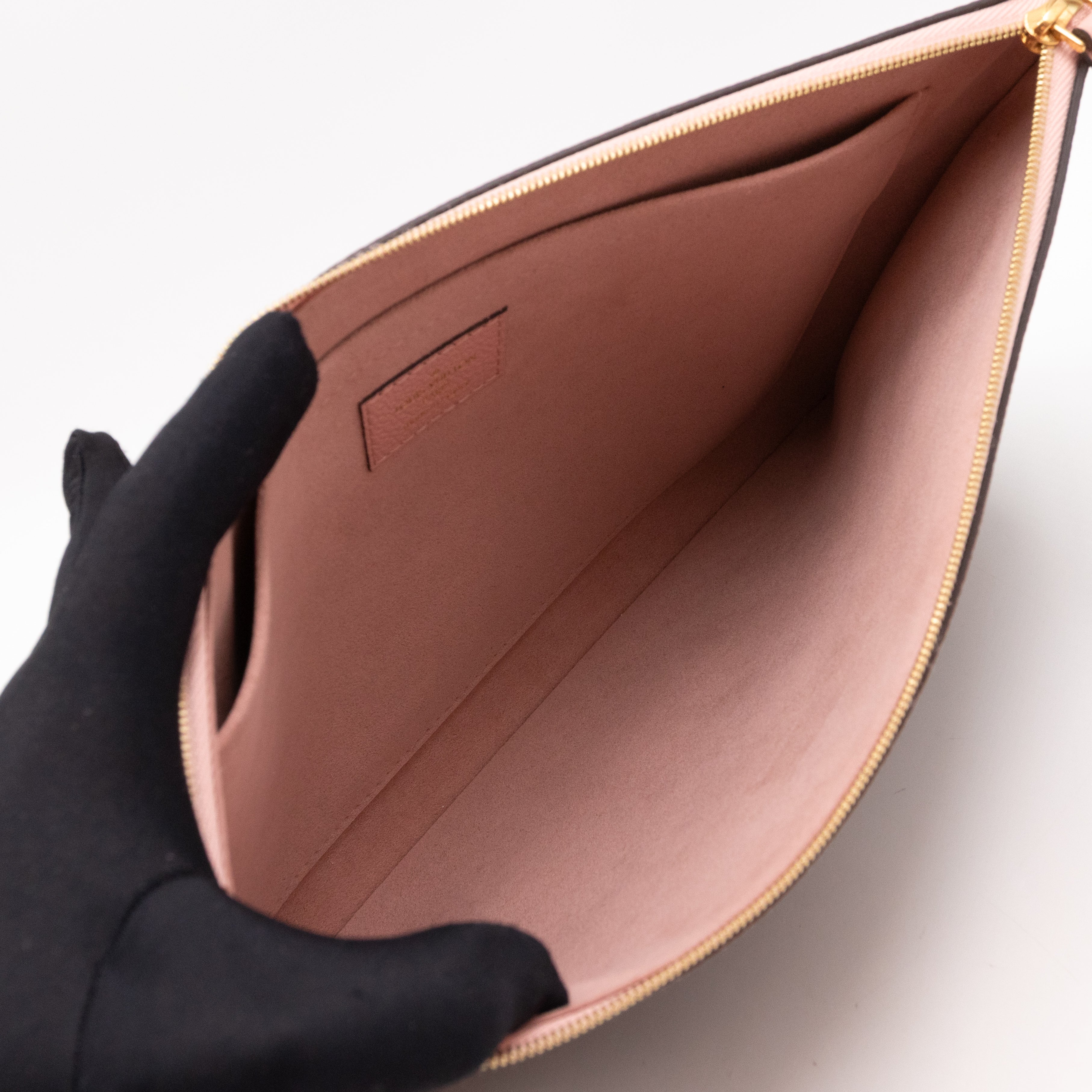 Daily Pouch Monogram Rose Poudre
