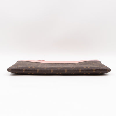 Daily Pouch Monogram Rose Poudre
