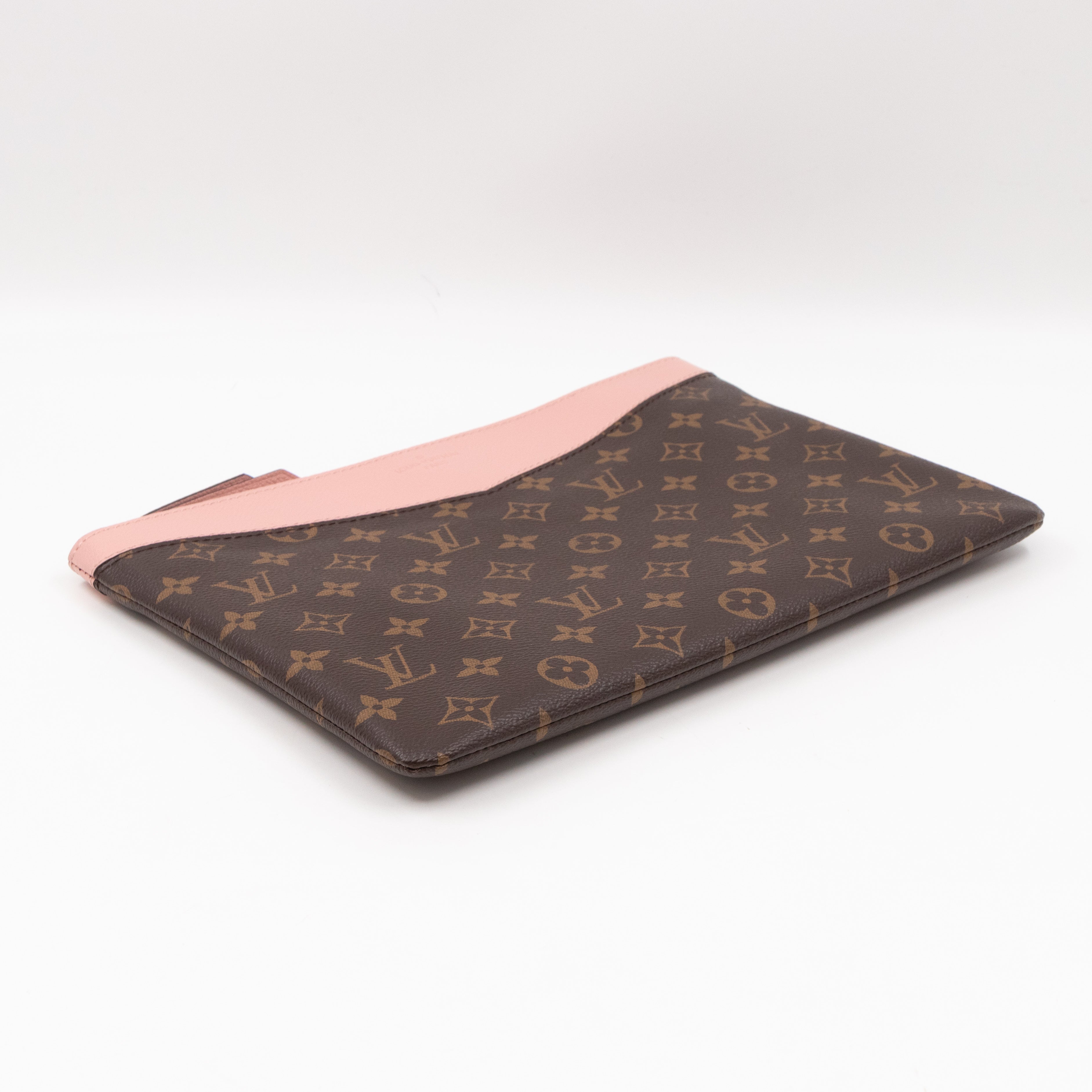 Daily Pouch Monogram Rose Poudre