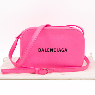 Everyday Camera Bag XS Neon Pink Leather