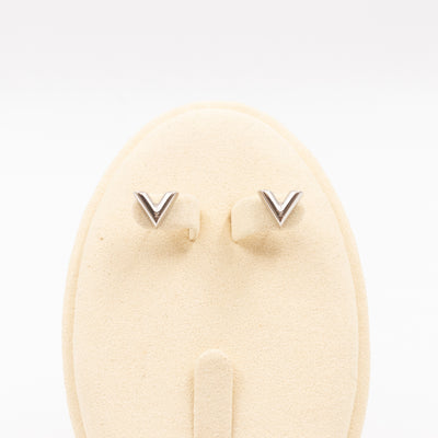 Essential V Studs Earrings Silver