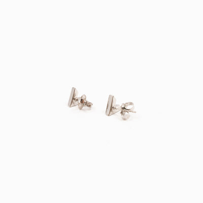 Essential V Studs Earrings Silver
