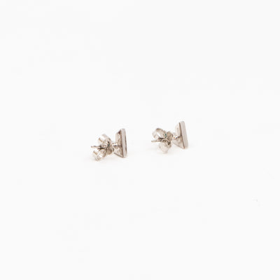Essential V Studs Earrings Silver
