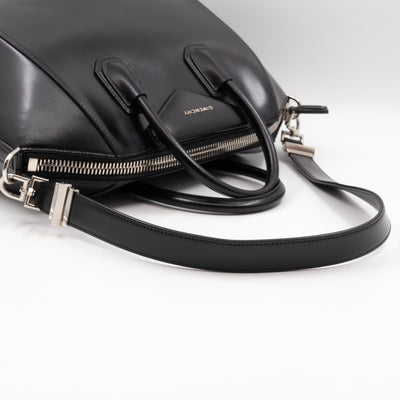 Antigona Medium Black Smooth Leather