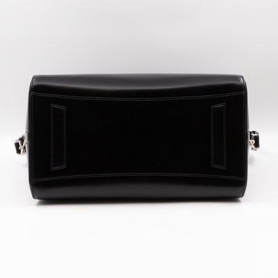 Antigona Medium Black Smooth Leather
