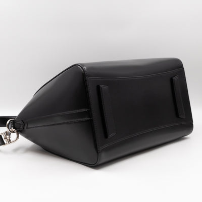 Antigona Medium Black Smooth Leather