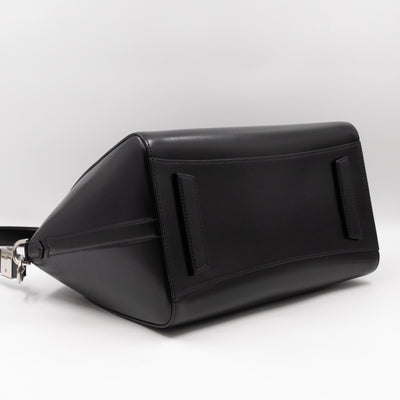 Antigona Medium Black Smooth Leather