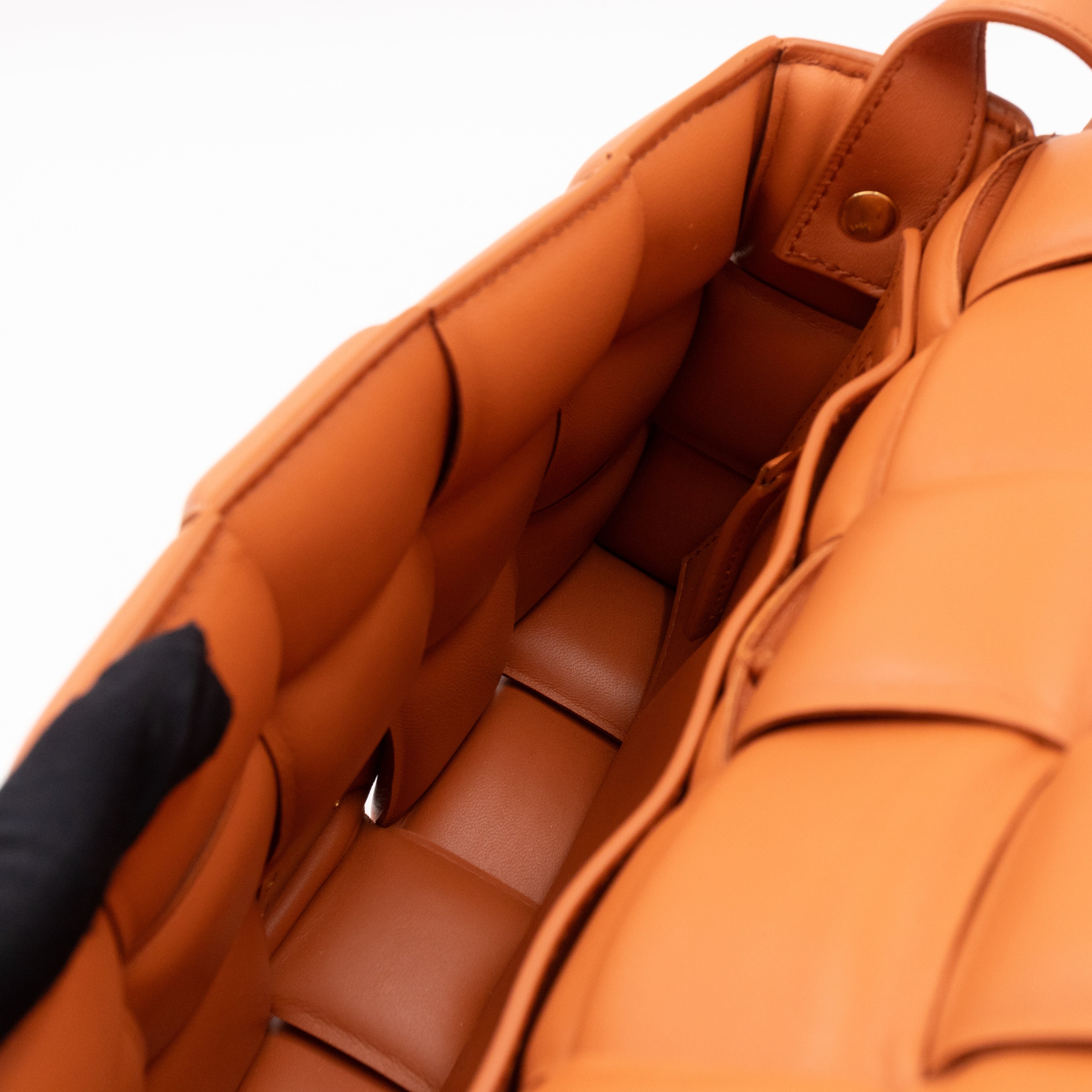 Classic Padded Cassette Clay Intrecciato Leather