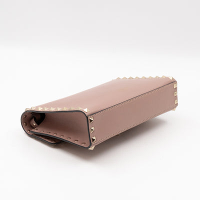 Small Rockstud Flip Lock Crossbody Bag Poudre Grainy Calfskin