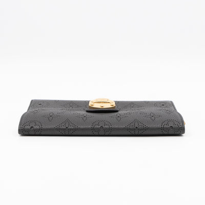 Amelia Wallet Grey Monogram Mahina Leather
