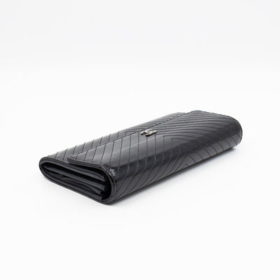 Gusset Long Flap Wallet Chevron Black Patent Leather