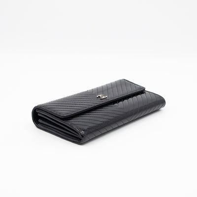 Gusset Long Flap Wallet Chevron Black Patent Leather