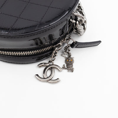 Round As Earth Bag Black Patent Leather Silver
