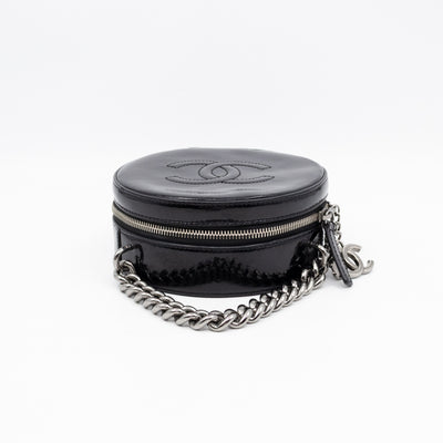 Round As Earth Bag Black Patent Leather Silver