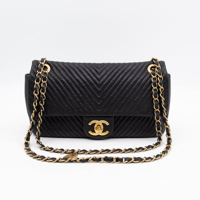 Medallion Charm Flap Bag Medium Black Chevron Leather