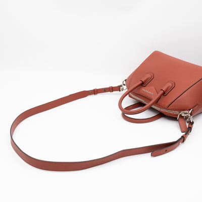 Antigona Mini Paprika Grained Leather