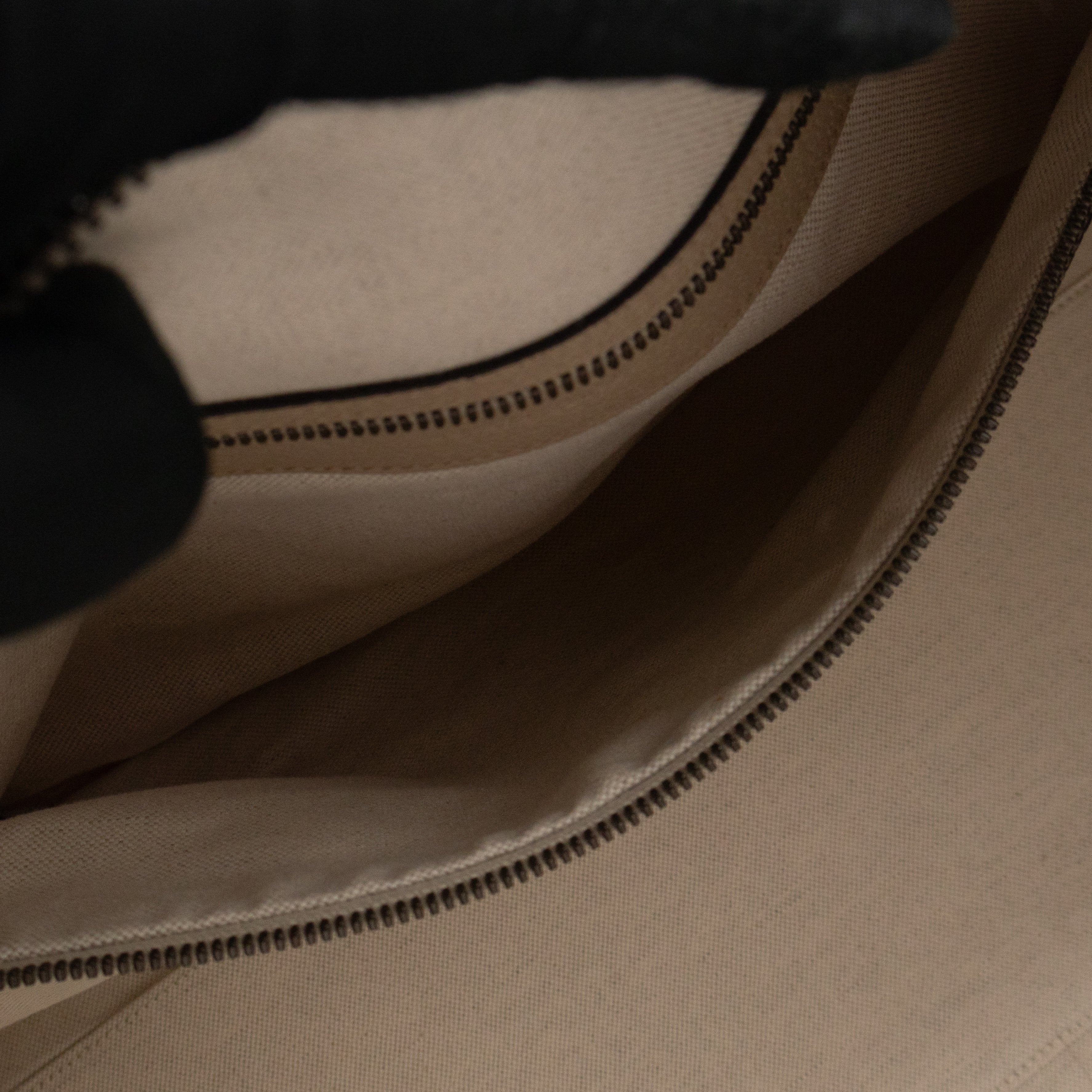 Savoy Medium Duffle Bag GG Supreme Beige Leather