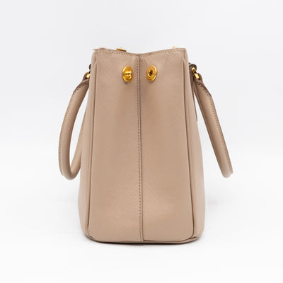 Galleria Medium Double Zip Cammeo Saffiano