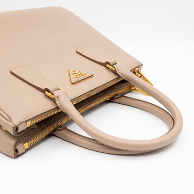 Galleria Medium Double Zip Cammeo Saffiano