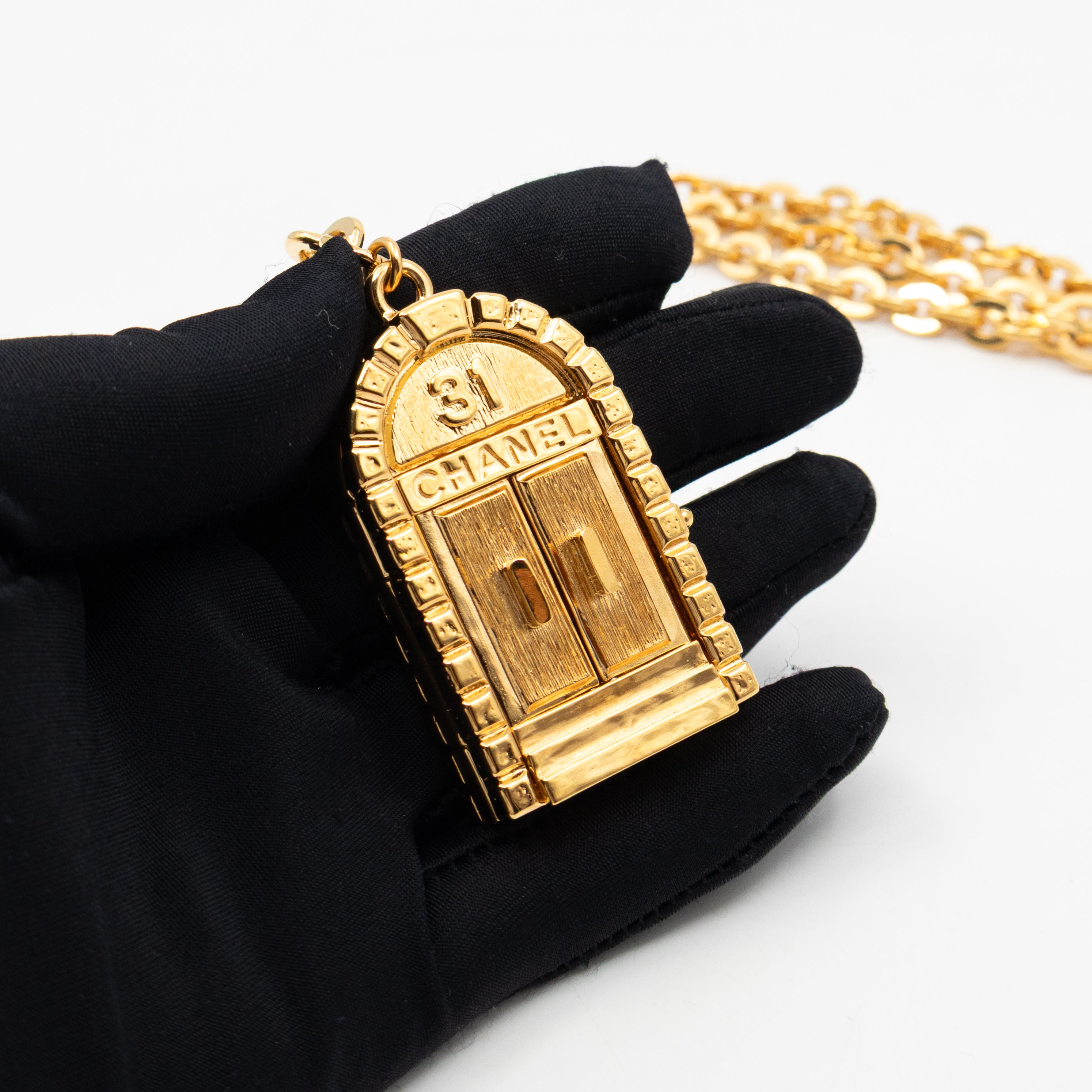 31 Rue Cambon Door CC Pendant Metal Chain Necklace & Belt Gold