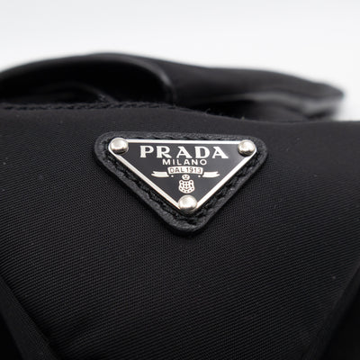 Triangle Pouch Gloves Black Re-nylon & Leather