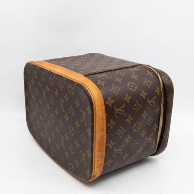 Nice Vanity Case Monogram