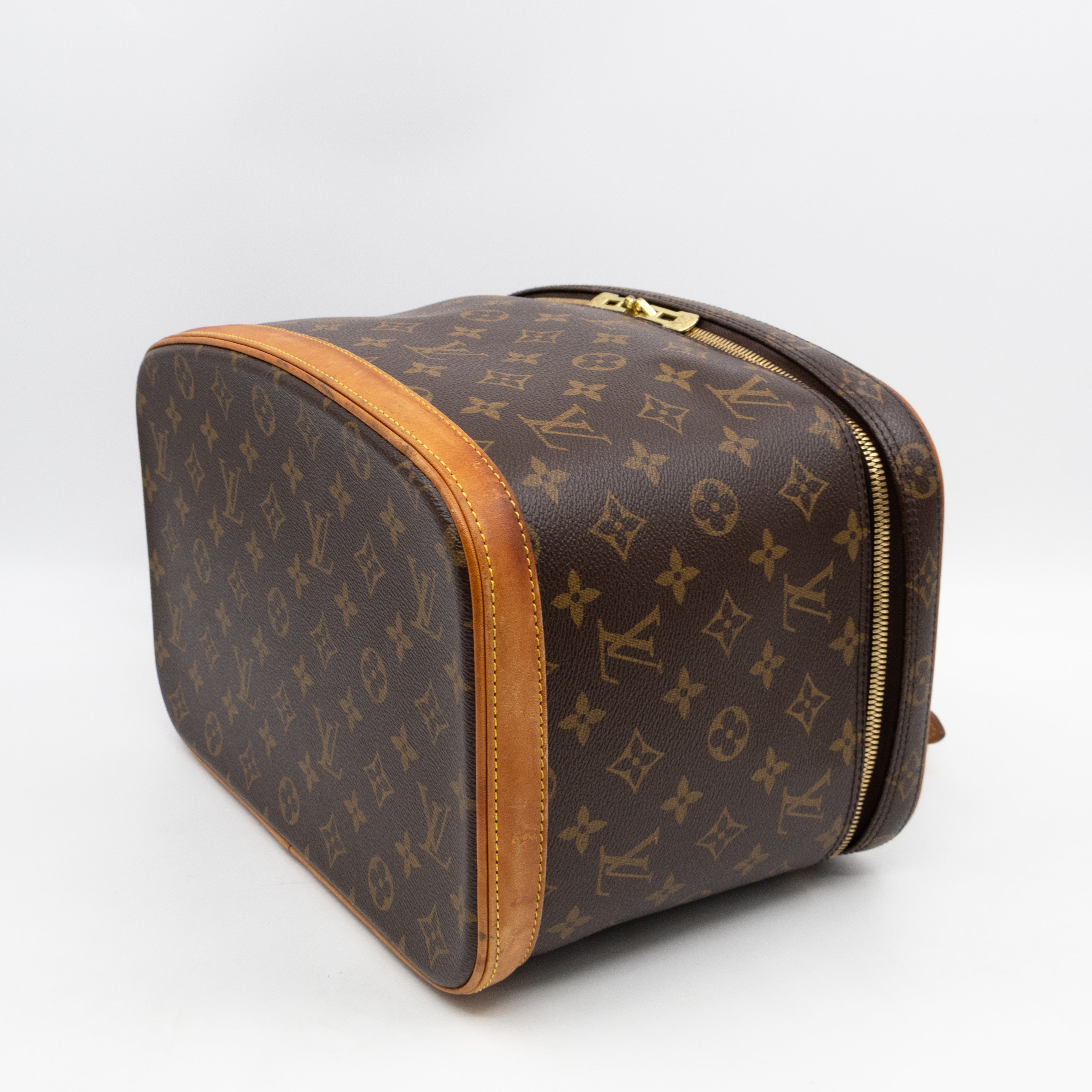 Nice Vanity Case Monogram
