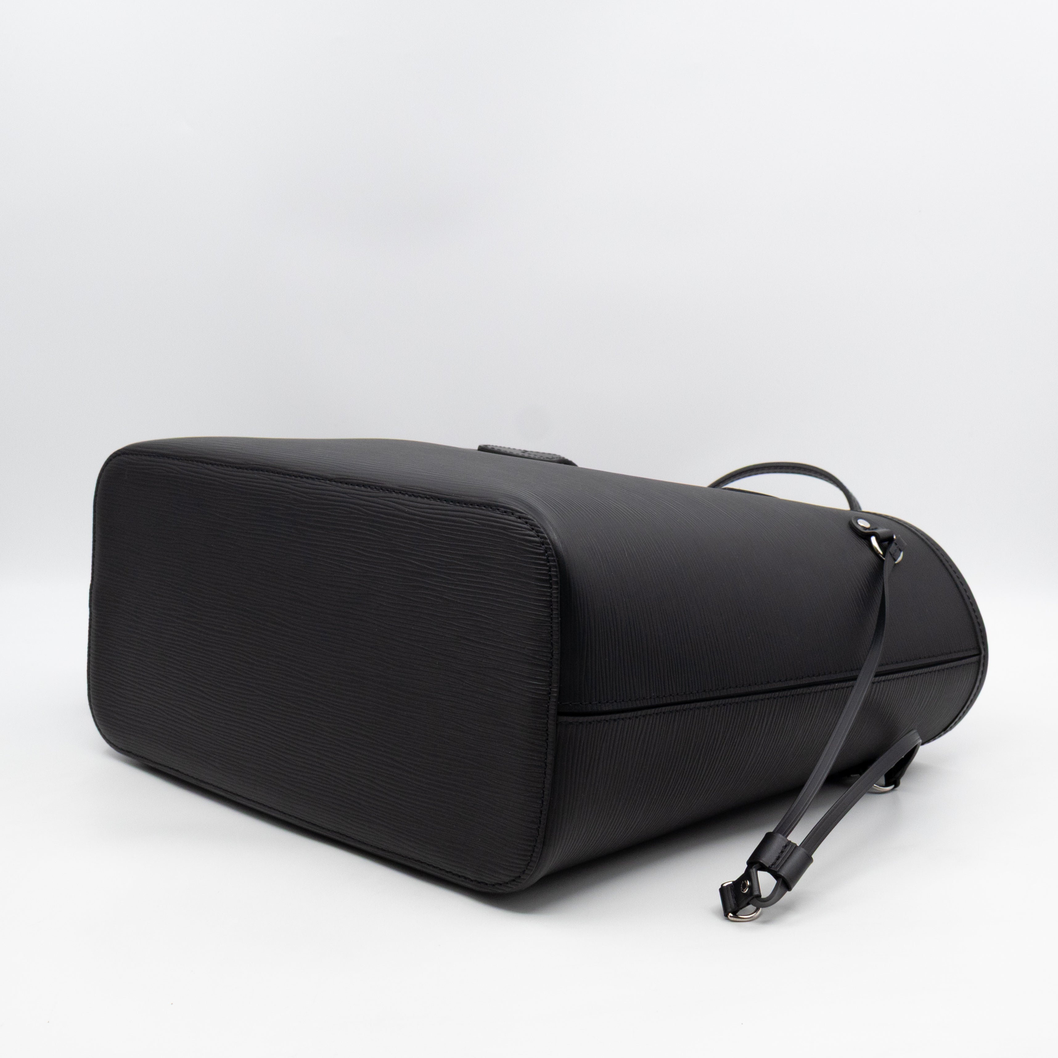 Neverfull MM Black Epi Leather with Pochette