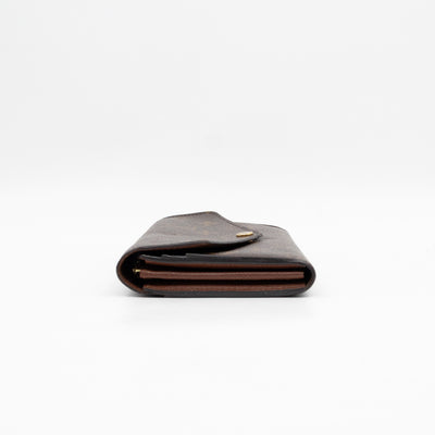 Sarah Wallet Monogram