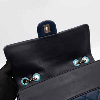 Graphic Medium Flap Bag Blue & Black Leather