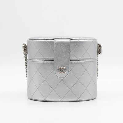 Vanity On CC With Chain Silver Leather