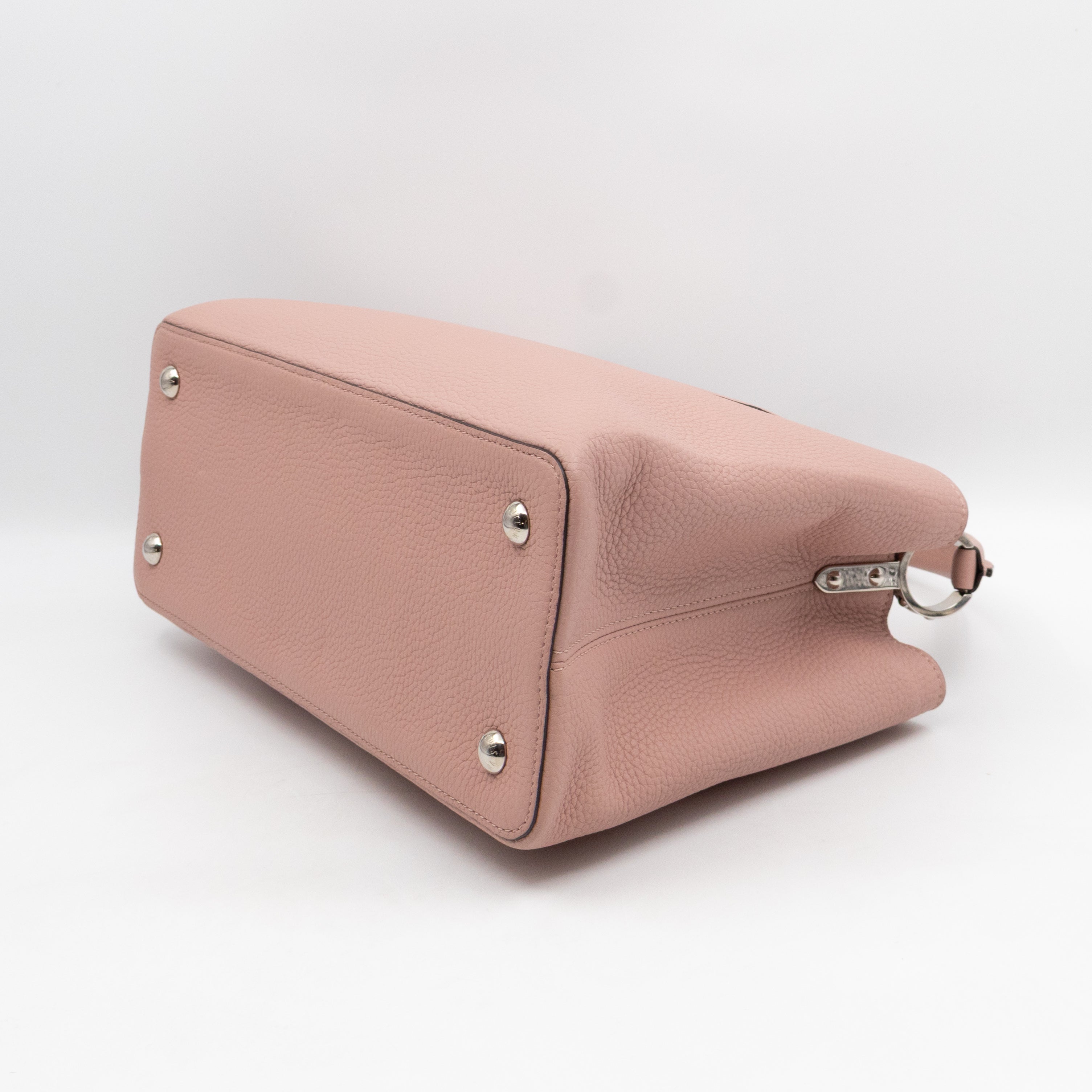 Capucines MM Rose Ballerine Taurillon Leather