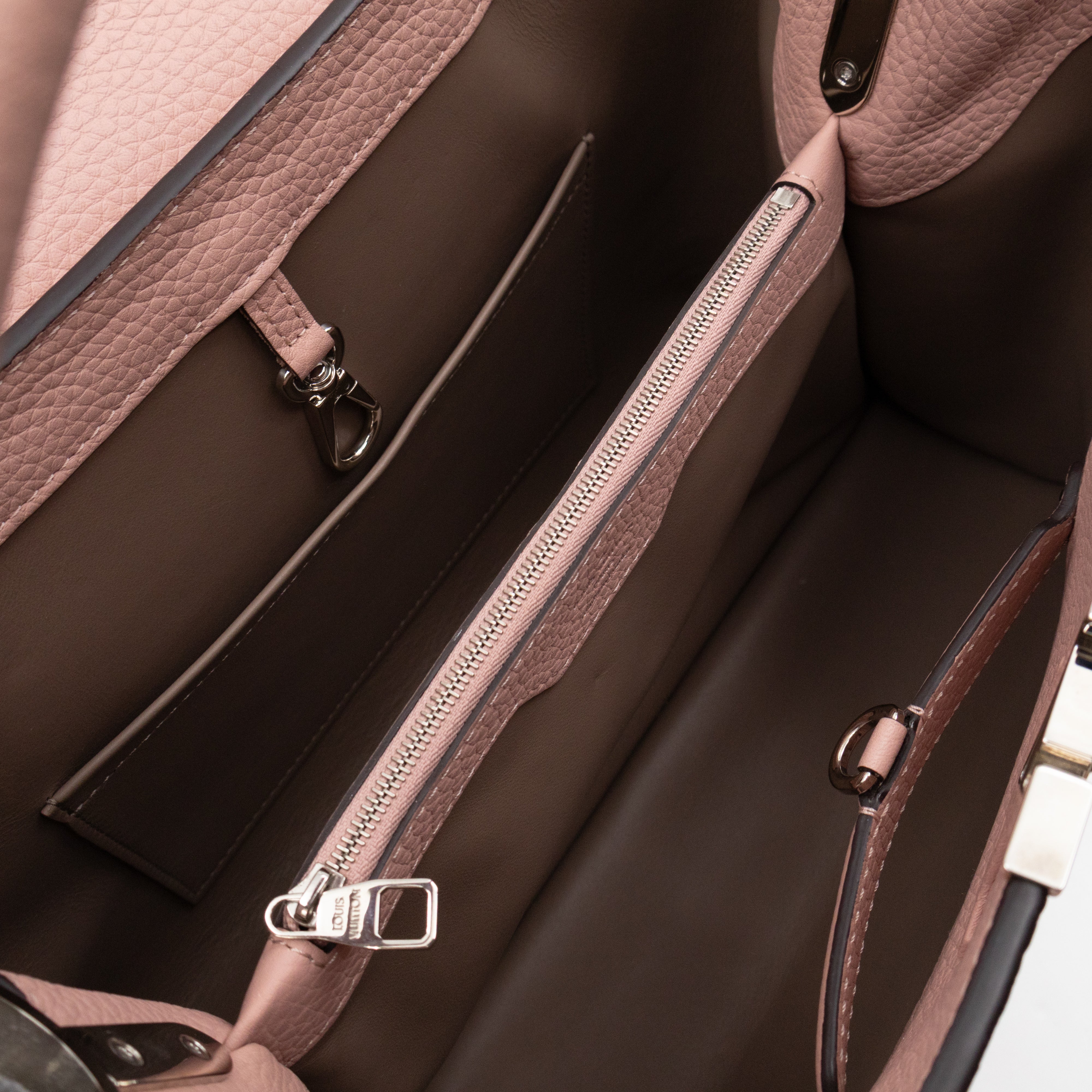 Capucines MM Rose Ballerine Taurillon Leather