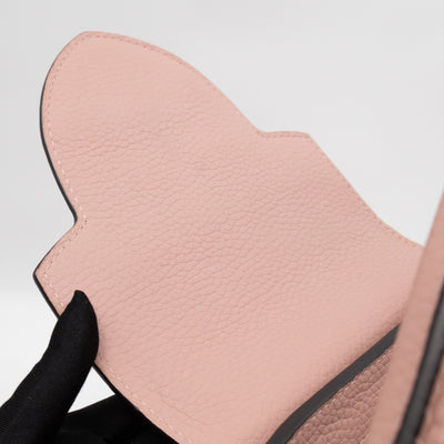 Capucines MM Rose Ballerine Taurillon Leather